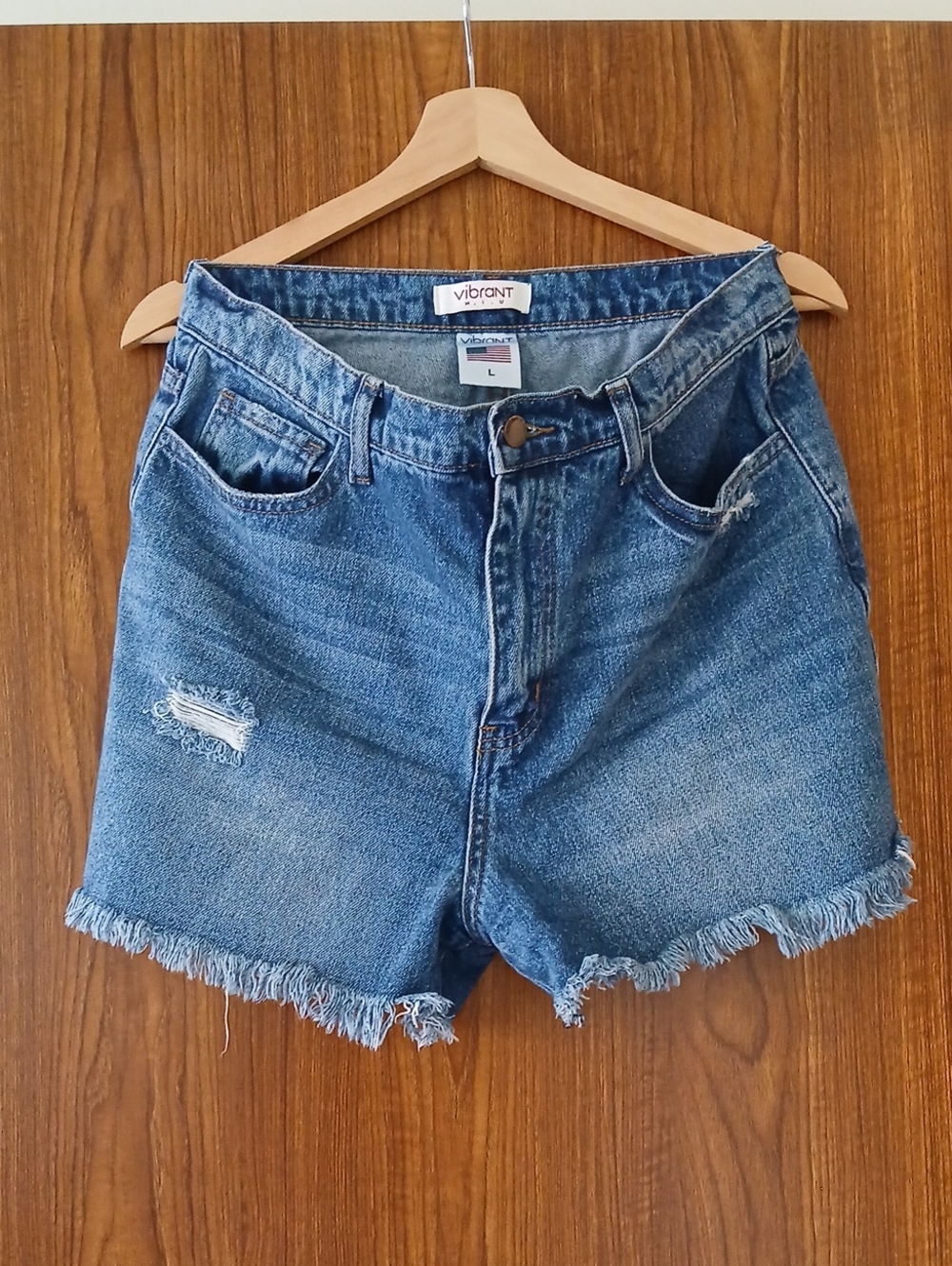Vibrant Frayed Hem High-Rise Denim Shorts - Medium Blue